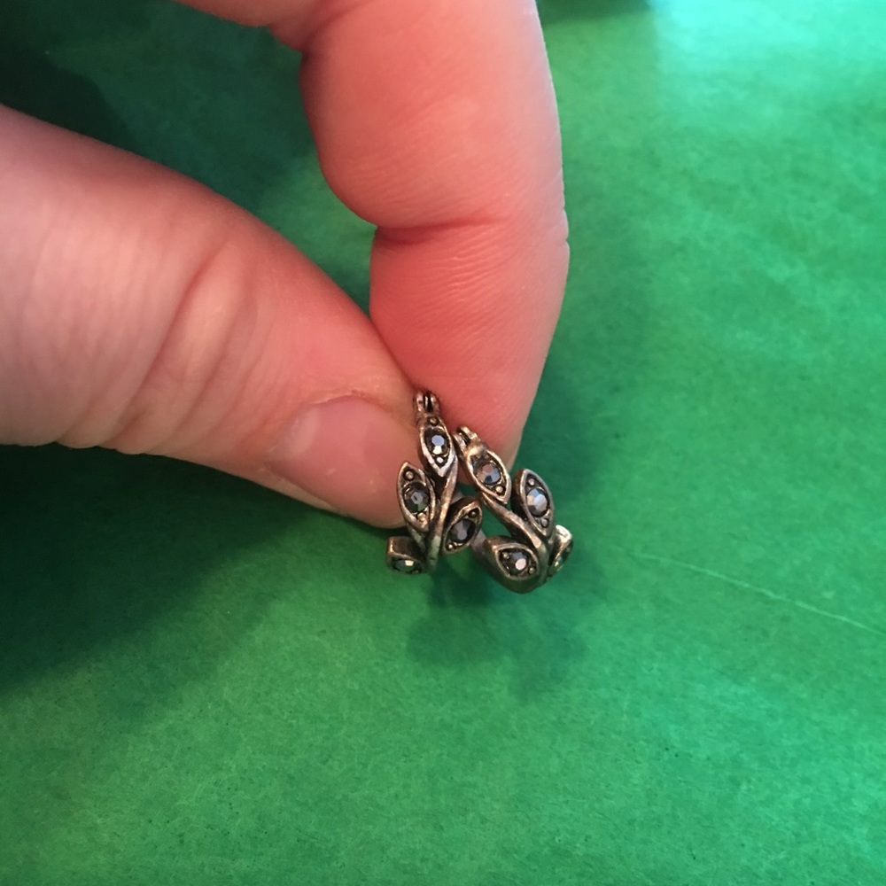 Vine small hoop earrings
